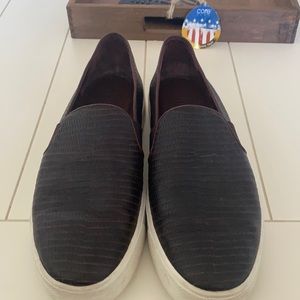 VINCE comfy soft slipper shoes